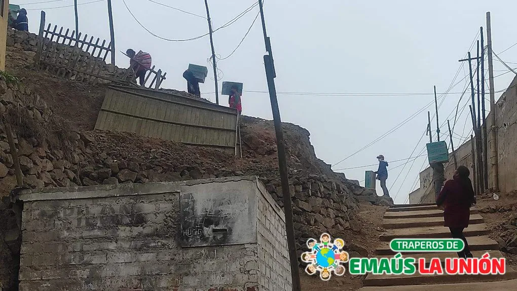Donar Ropa Usada en Puente Piedra: Ayuda y Recoge Fácil con Traperos de Emaús La Unión